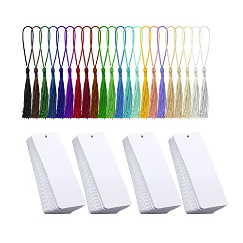 Marque-pages blancs avec pompons pour ateliers DIY de bricolage en famille