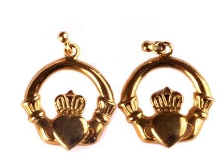 Boucles d'oreilles Claddagh en or jaune 9K légères pour lobes sensibles