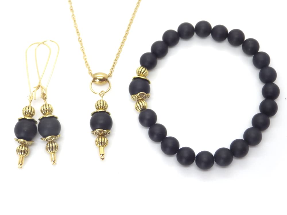 Conjunto para mujer con pulsera, collar y pendientes de piedras naturales y detalles de latón dorado