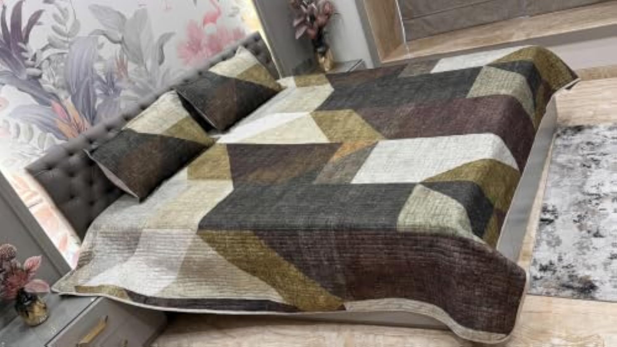 Geometric Patchwork Quilted Bedspread Set with 2 Pillow Covers