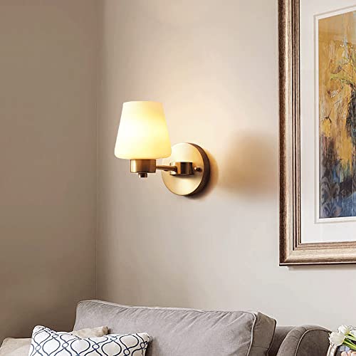 Aplique de pared de latón con pantalla de vidrio blanco de diseño mid-century 3