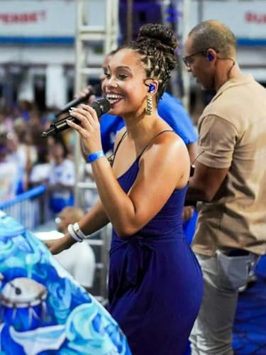 Int&eacute;rprete oficial da Beija-Flor, J&eacute;ssica Martin fala sobre honra em ser Estandarte de Ouro