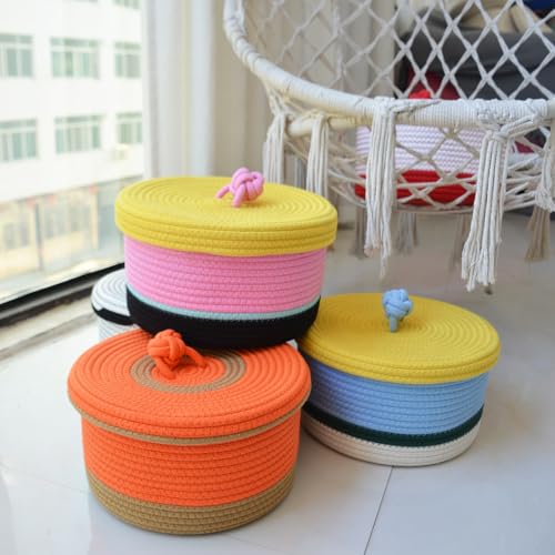 Panier de rangement rond pour cacher les petits objets et désencombrer le meuble d'entrée