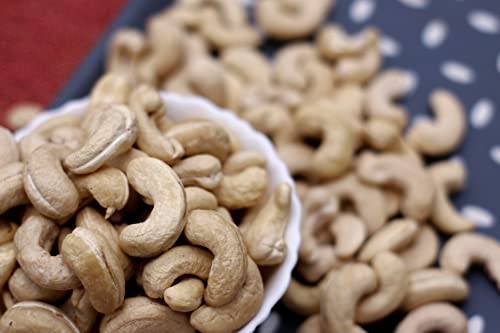 Image of Real Konkan Whole Crunchy Cashews 'Super Jumbo (W210)' Amazon Product - 1 Kg. Buy 750 gms. Get extra 250 gms Offer