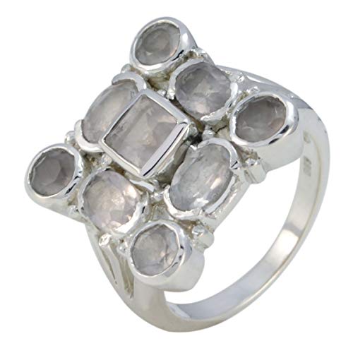 Bijoux à la main bague en argent et pierres précieuses du quotidien