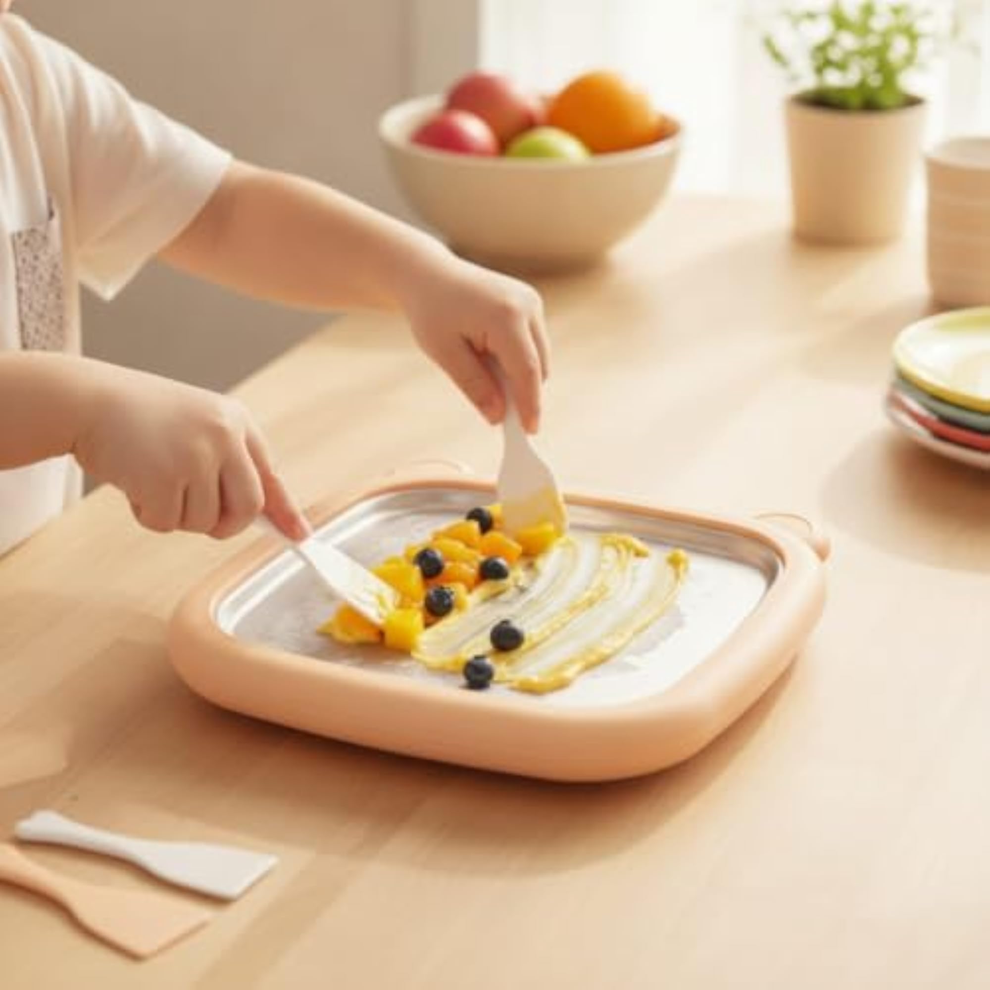 Bear-Shaped Rolled Ice Cream Plate with Spatulas