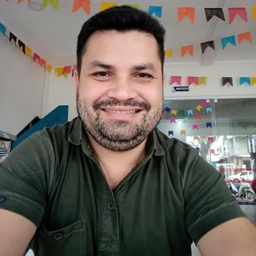 Professor Bruno Machado lança seu livro de história do Amapá.