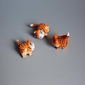 Amazon.co.jp: 置物 干支 小さな虎の木彫り 虎 小型 かわいい