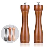 Die elegant geformte hölzerne Pfeffermühle verleiht jedem Esstisch sofort Stil und bleibt ein unschätzbares Küchenwerkzeug für jeden Tag.