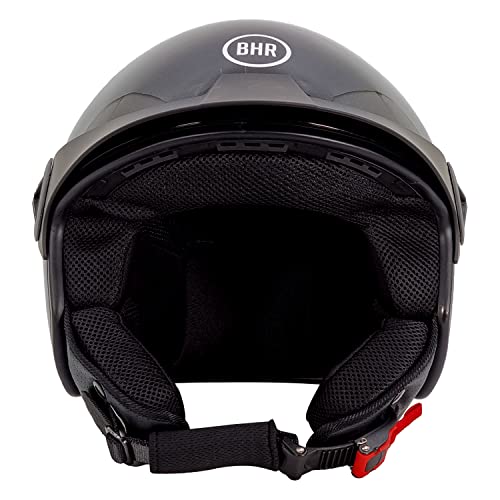 GUANCIALI & INTERNI REMOVIBILI: Il casco demi-jet dispone di guanciali removibili per poter essere lavati e puliti in tutta semplicità. Il tessuto interno è inoltre anallergico e particolarmente confortevole al contatto con il viso