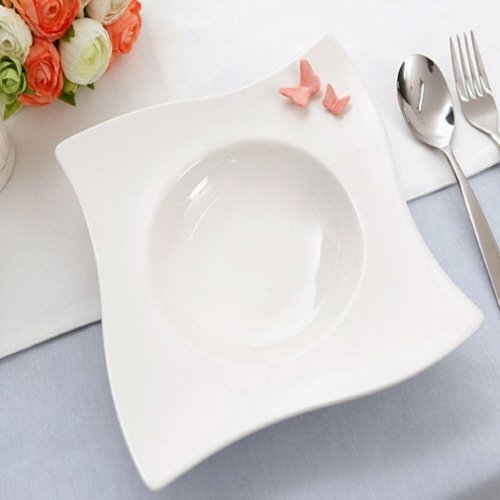 Assiette à pâtes papillon rose pour éviter les sauces qui débordent