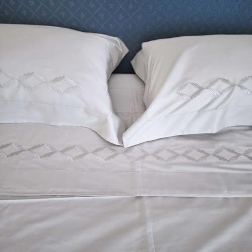 RICAMI FIORENTINI BALDI Juego de cama 100 % satén de algodón con bordado trenzado. Producto artesanal de alta calidad (gris, matrimonial maxi)