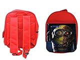 1 Mochila roja y 1 estuche. Ideal para la escuela y transportar lo que quiera. El dibujo no se estropea con el tiempo, no se caerá, “insertado” en el material, NO es una pegatina. El estuche incluye material de regalo y no se aceptaran reclamaciones relativas a esto. La mochila incluye 2 bolsillos extra. IMPORTANTE: La impresión en la mochila va en una pieza desmontable que se une con velcro, esto facilita su lavado.