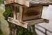 Kerbl Hobbyfarming Vogelfutterhaus, Aus Holz, Mit Glassichtfenster, Wetterfestem Dach, Robuste Kordel zur Aufhängung, Für Wildvögel, Witterungsbeständig