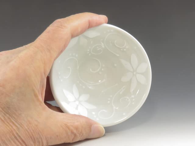 Amazon.co.jp: 砥部焼（愛媛） 陶彩窯 酒器 ぐい呑 7TOB0014 窯元木箱