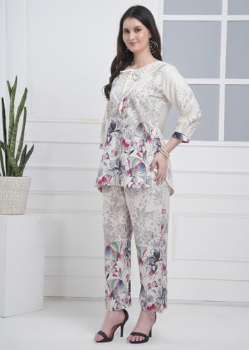 Image of Women Printed Short Kurti with Pant Set