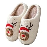 🎅【Süße Kartoon Muster】Es gibt süße Rentier, Weihnachtsmann und Lebkuchenmann, aus denen Sie wählen können. Das lebendige Muster macht die Hausschuhen zum stilvollste Stück des Winters.