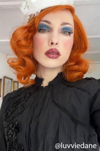 Perruque rousse Flora ginger pour soirée rétro à crans pin-up mid length - 4