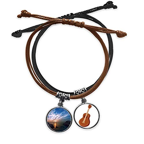 Pulsera de guitarra y montaña un detalle único de cuero para melómanos