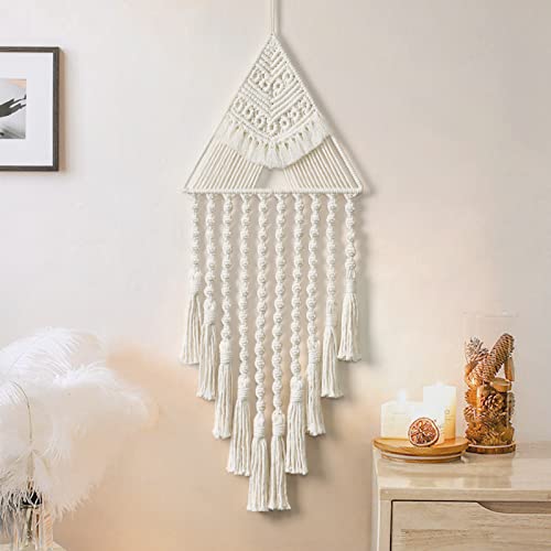 Macramé mural suspendu beige pour créer un salon cosy et chaleureux