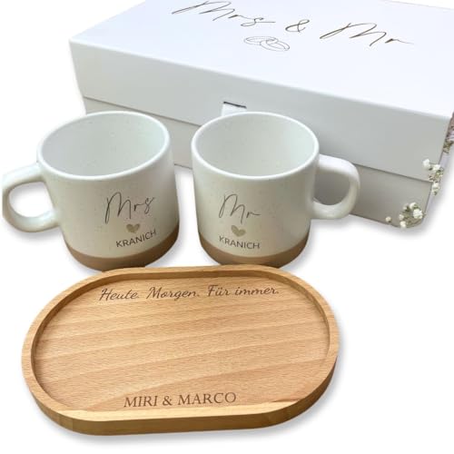 Personalisiertes Hochzeitsgeschenk-Set | Mr & Mrs Tassen mit Namen | Tablett graviert | Geschenkbox Hochzeit | Tassen Hochzeit personalisiert (Ganzes Set)