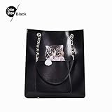 Die Frauentasche besteht aus weichem, wasserdichtem Material und ist mit Schultergurten ausgestattet, wodurch die Tasche unverwechselbarer wird und auf verschiedene Arten getragen werden kann.