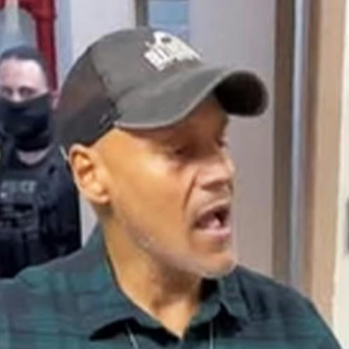 Page de couverture de ICE Agent Relieved of Duties After Slamming Mother