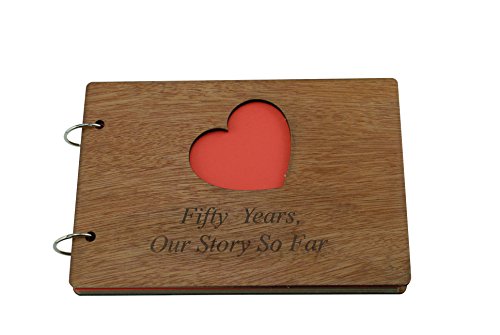 Álbum de recortes o álbum de fotos personalizable para 50.o aniversario, con cubiertas de madera barnizada y papel reciclado, tamaño A5 (218 x 148 mm) miniatura 1