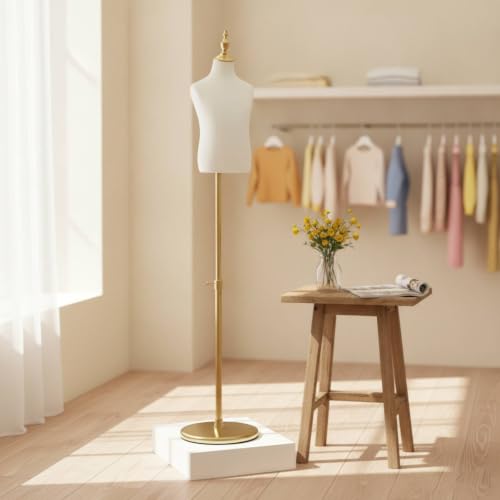 Maniquí infantil para solucionar problemas de caída de ropa en escaparates 3
