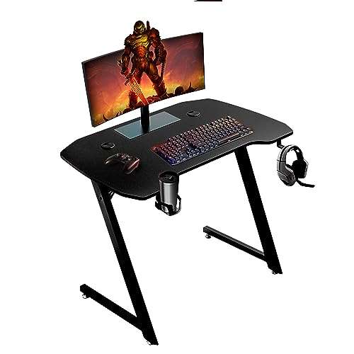 DESIGN ERGONOMICO – Il design del tavolo è progettato ergonomicamente per permetterti di godere al meglio le tue ore di gioco. Presenta, infatti, un bordo sagomato pensato per avvicinarti al computer e adattarsi alla forma delle tue braccia, in modo da non affaticarti durante le sessioni. Avrai tutto lo spazio di cui hai bisogno ma senza rinunciare alla comodità.