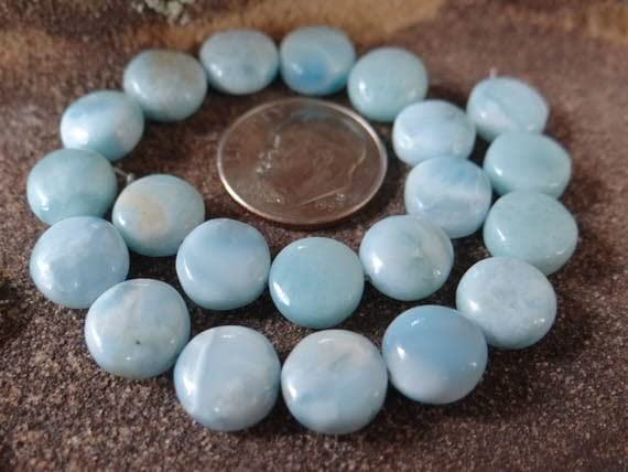 Pierre de Larimar des Caraïbes pour concevoir un bijou chargé d'histoire