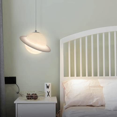 Suspension Saturne dessin animé pour illuminer une chambre de princesse