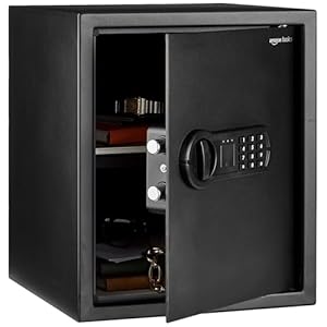 Amazonベーシック 家庭用金庫 電子式 テンキー式 43L（幅35 x 奥行33 x 高さ42 cm） 9,364円送料無料！