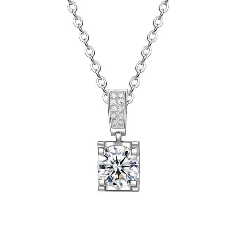 Collier en argent sterling orné d'un diamant moissanite rond