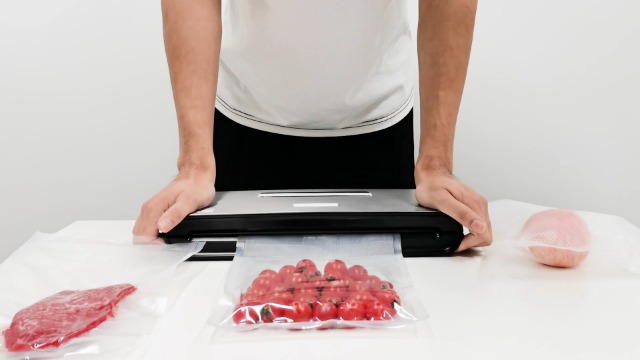 BoxLegend Vacuum Sealer Bags Vacuum Food Sealer Rolls, 2 Rolls 28 x 600cm Storage Bags, Heavy-Duty Commercial Customized Size Food Bags for Food Storage, Sous Vide Cooking, BPA-Free