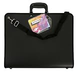 Mantente organizado con un la funda de transporte funcional para estudiantes.Con el estuche de portafolio artístico Artistik, nunca tendrás que preocuparte por transportar o almacenar tu obra de arte de nuevo.Nuestro portafolios para artistas está hecho de un material duradero y resistente a la intemperie, lo que significa que la lluvia o la madre naturaleza no te detendrán.Úsalo para la universidad y el campus para transportar fácilmente tus bocetos, cuadernos de bocetos, dibujos, cuadros y materiales de artistas.