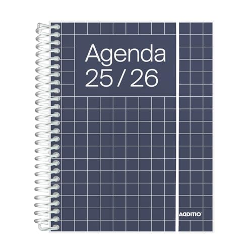 ADDITIO - Agenda escolar 2025-26 |Universal | Día página | De septiembre 2025 a agosto 2026 | 12,5x17 cm | Cierre con goma elástica | Porta-bolígrafos | Adhesivos | Catalán | Azul