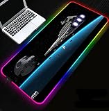 ❤ El diseño de las almohadillas de ratón RGB para juegos con material trenzado de fibra superfina que es microtexturizado, superficie lisa, navegación precisa sin deformación, por lo que el ratón puede moverse sin problemas a través de la almohadilla y luego el cursor sigue el ratón con precisión. La base de goma antideslizante mantiene la alfombrilla de ratón para juegos sujetando el escritorio firmemente. Optimiza tu experiencia de uso.