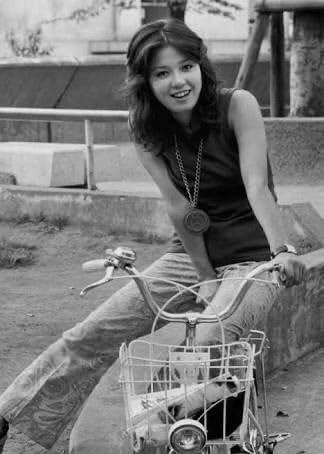 Amazon.co.jp: 生写真 ひし美ゆり子 アンヌ隊員 昭和アイドル3 : おもちゃ