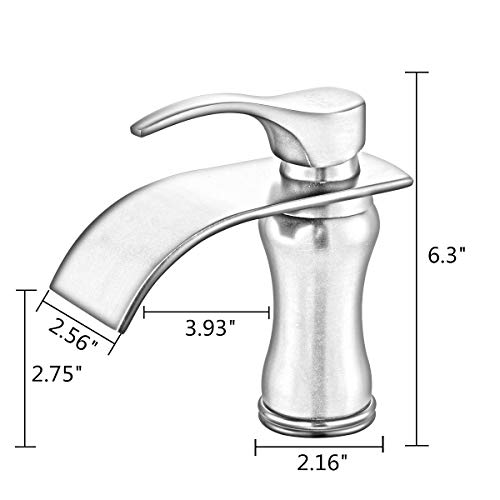 Robinet cascade pour éviter les éclaboussures sur lavabo de bain