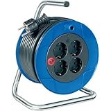 La carcasa del cuerpo del enrollacables es fabricada en plástico especial en un armazón galvanizado