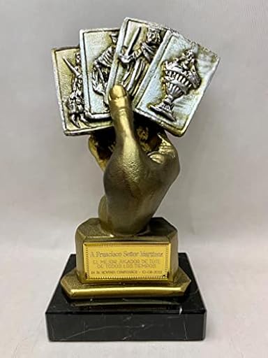 Trofeos Cartas GRABADOS trofeo de mus, tute, brisca, subastado...PERSONALIZADO mano baraja | Ya disponible en tu tienda friki favorita! En mundofriki.es!