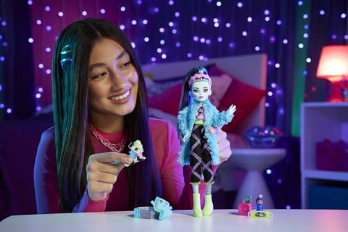 Muñeca Monster High Creepover Party Frankie Stein con Perro miniatura 2