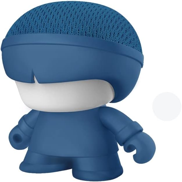 A blue Xoopar Mini Xboy Eco speaker, a small humanoid figure with a mesh speaker head, viewമുന്നിൽ നിന്ന് വലതുവശത്ത് നിന്ന് എഡിറ്റ്.