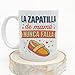 Imagen de MUGFFINS Taza mamá graciosa con frase La zapatilla de mamá nunca falla en Español 330 Ml