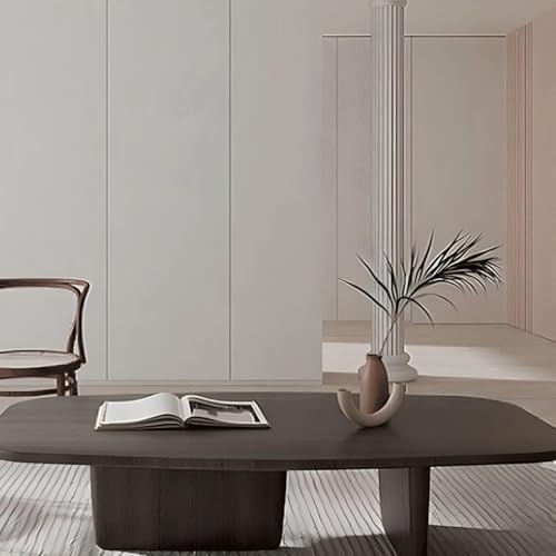 Table basse moderne en bois pour un salon wabi-sabi chaleureux et convivial