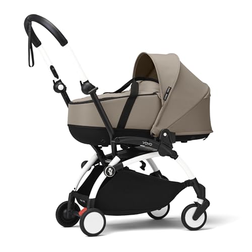 Cochecito Stokke YOYO3 con Capazo para Recién Nacido (Taupe) - Incluye chasis (blanco), Capazo para Recién Nacido, doble colchón, cubrepies, correa acolchada para el hombro y bolsa de almacenamiento
