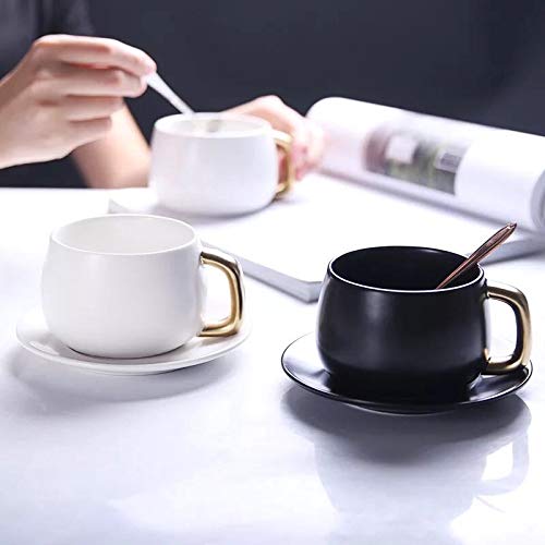 Tasse en céramique avec soucoupe élégante pour savourer votre thé l'après-midi en duo