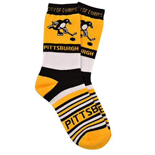 Alberts Gifts SOCKS WITH PENGUIN PLAYING HOCKEY PRINT