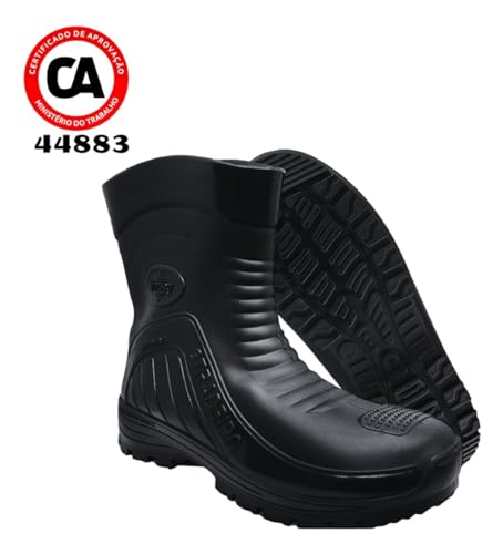 Imagem frontal das botas com fundo branco.